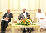 حاكم الشارقة يستقبل الشعراء المغاربة