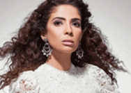 منى زكي تقص شعرها !