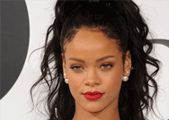 “ريهانا” تبكي على المسرح في إيرلندا..