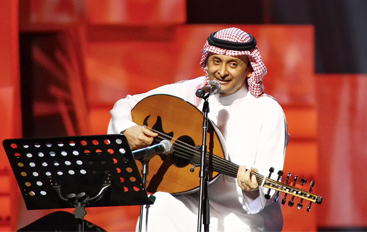 عبدالمجيد عبدالله يشعل أوبرا الكويت